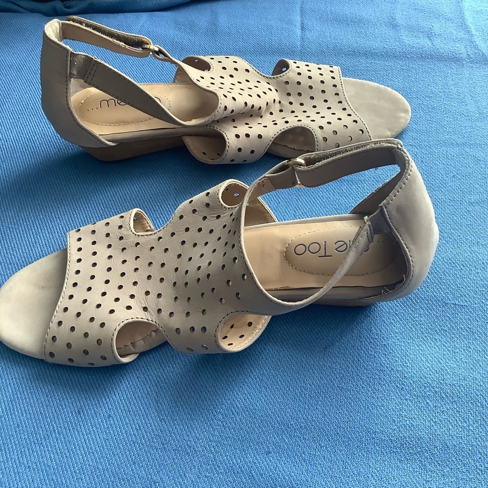 Me Too Sydnee Wedge Sandals Size 9.5 M Preowned